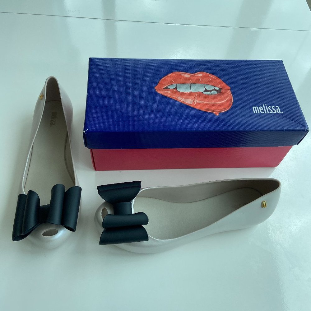 Melissa Ultragirl Sweet Bow Flats NWT 9 mu628